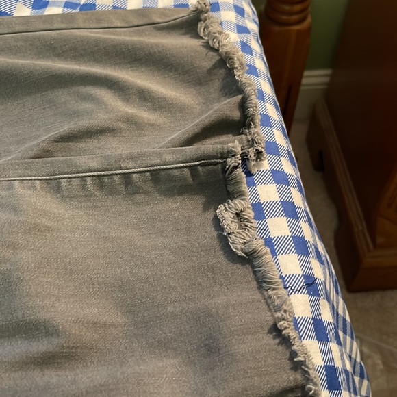 Nine West gray frayed ankle jeans size a 6 cropped - Picture 4 of 5